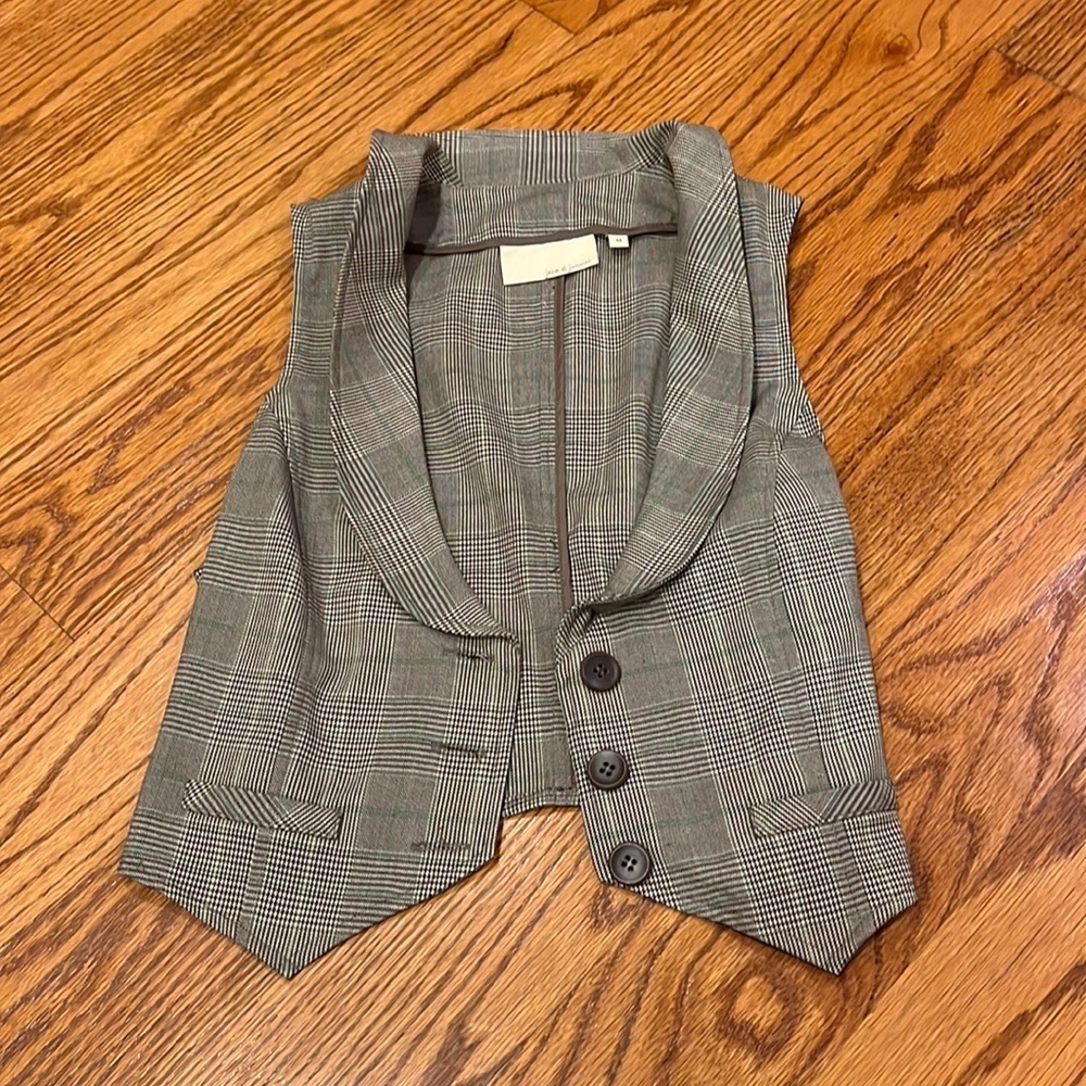 Jesa & Jonnie Woman’s Plaid Vest Size M
